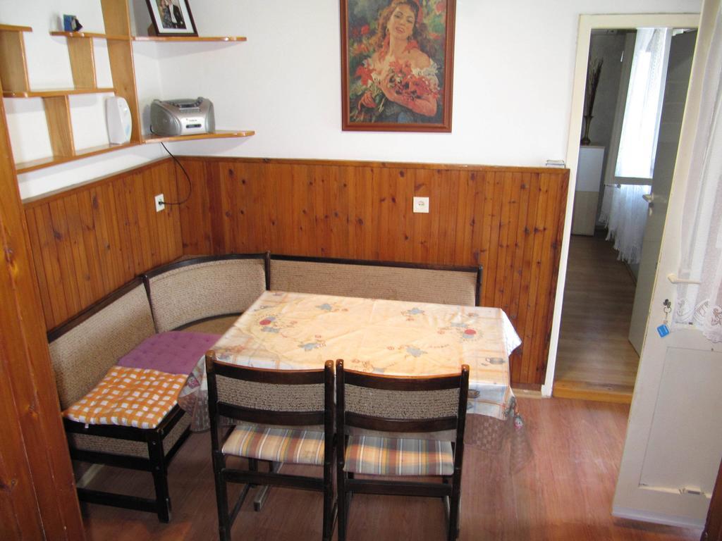 Apartmans And Rooms Dunjini Dvori Korcula Town Quarto foto