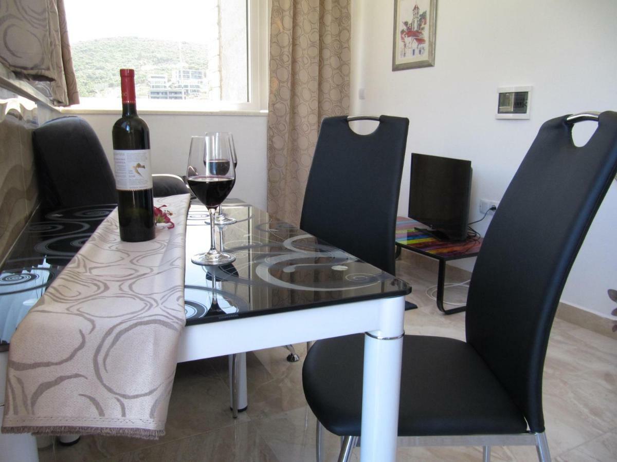 Apartmans And Rooms Dunjini Dvori Korcula Town Exterior foto