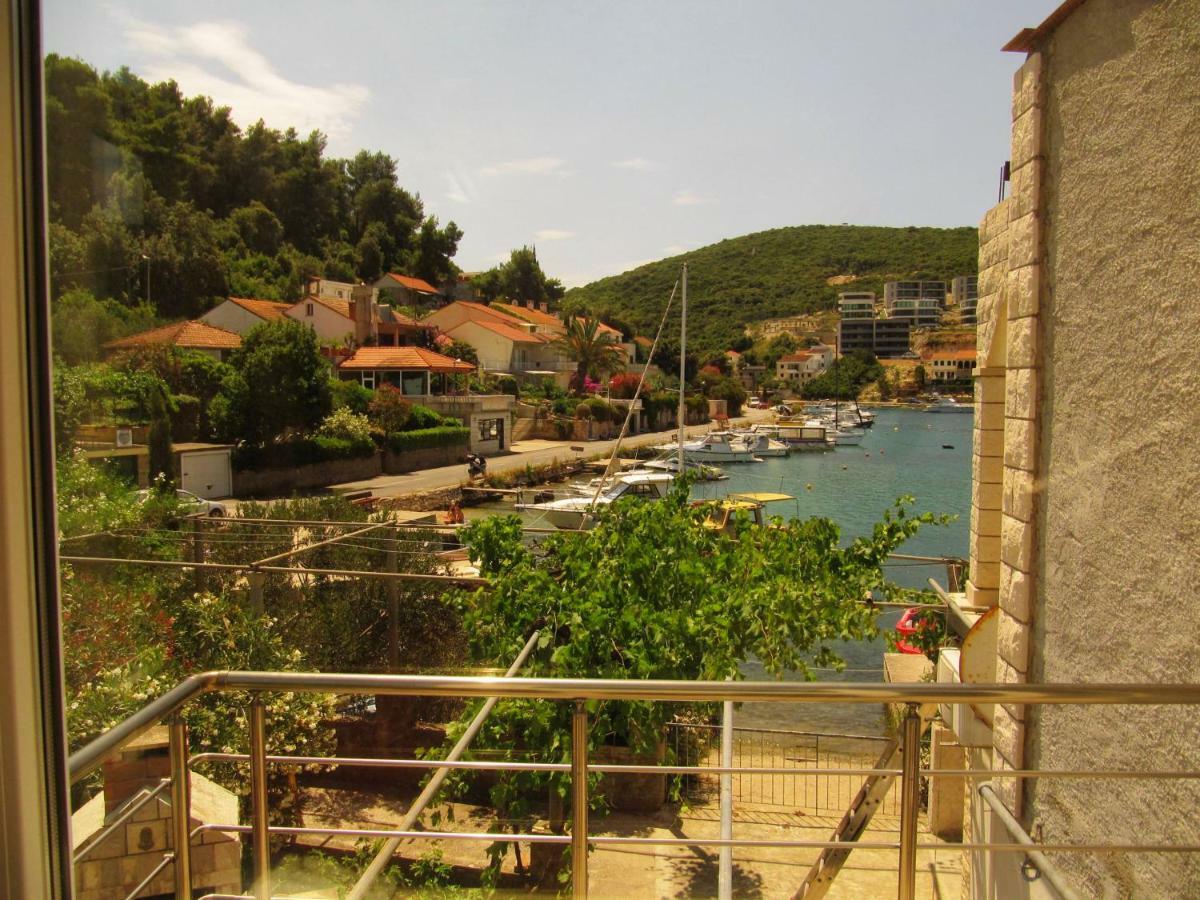Apartmans And Rooms Dunjini Dvori Korcula Town Exterior foto