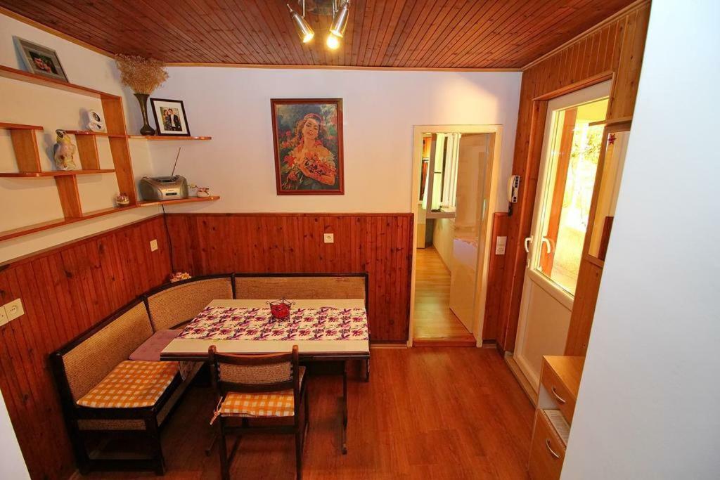 Apartmans And Rooms Dunjini Dvori Korcula Town Exterior foto
